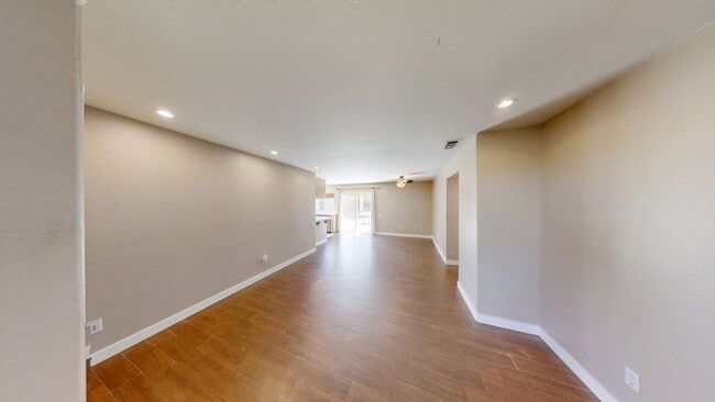 Building Photo - Beautiful 4 Bedroom 2 Bathroom House in Be...
