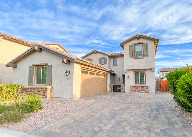Primary Photo - 118 E Canyon Way