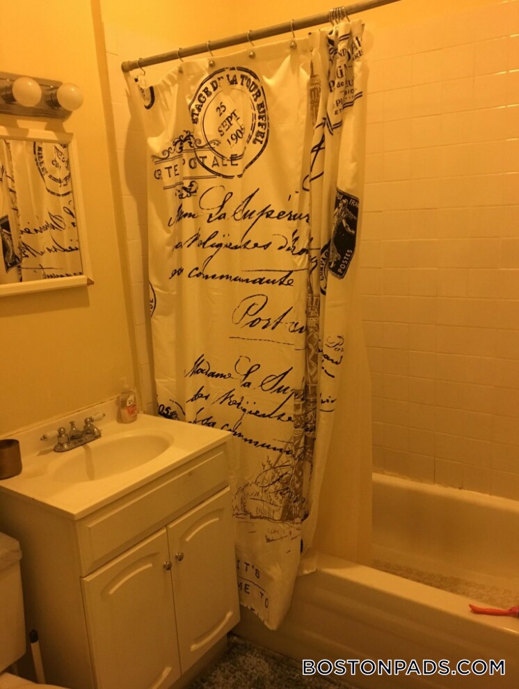 Building Photo - 6 Symphony Rd