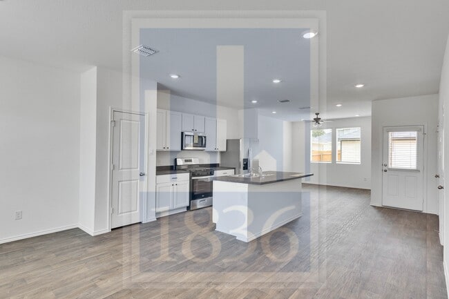 Building Photo - 304 Azua Path