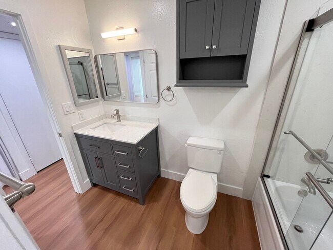 Building Photo - Newly Remodeled Duplex for Rent in Central Davis