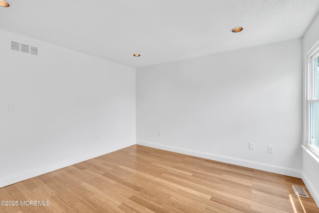 Building Photo - 19 Longbrook Ln