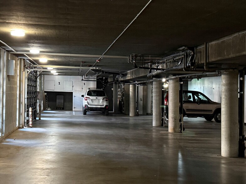 Building Photo - 250 Linden Ave