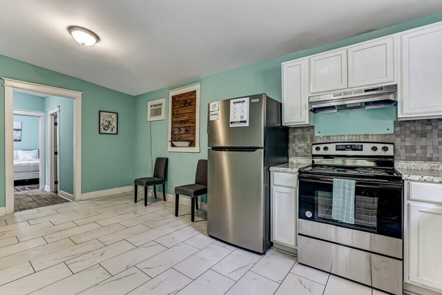 Building Photo - 561 Mendel Ave