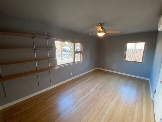 Building Photo - Beautiful Nob Hill Home with gourmet kitch...