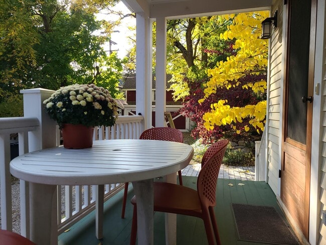 Building Photo - 310 2nd St