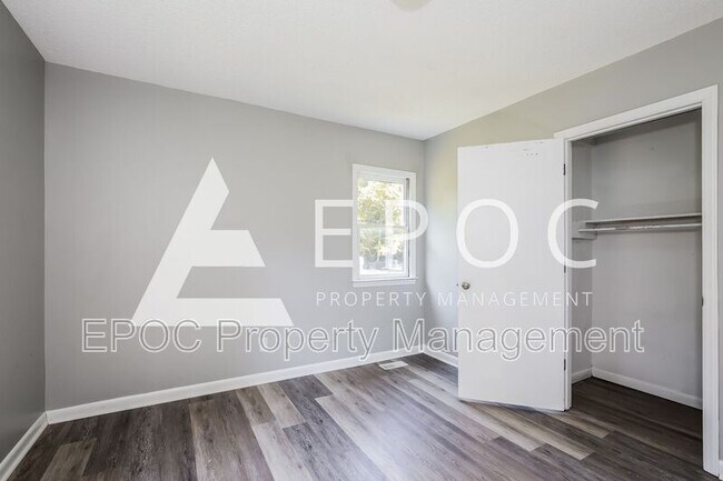 Building Photo - 822 Whitsett Ave
