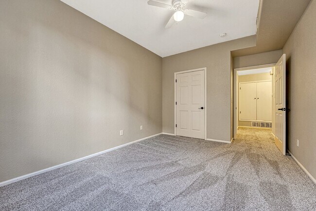 Building Photo - $2,040.95, 2 bed, 2 bath Condo located in Aurora with Central AC and In Unit Laundry