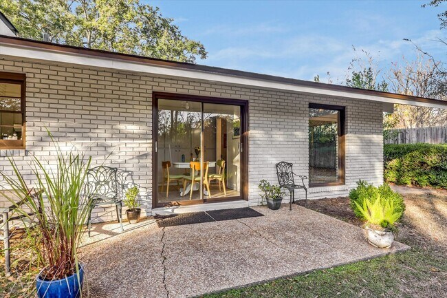 Building Photo - Mid-Century Home in Killearn Estates
