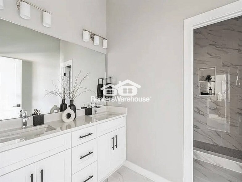 Building Photo - 15536 Rocklyn Pl