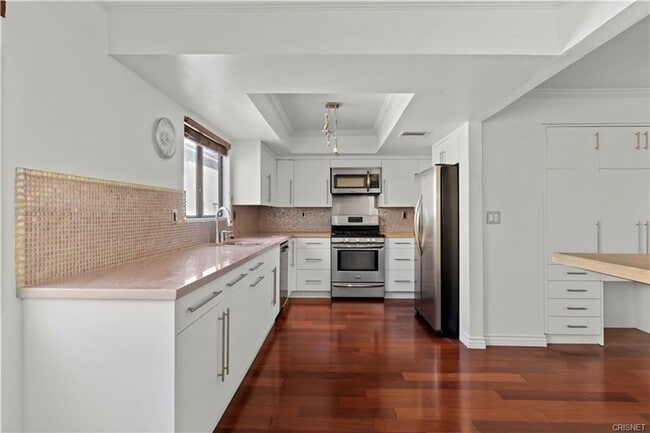 Building Photo - Gorgeous NOHO Townhome for Rent
