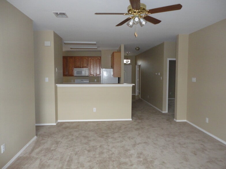 Building Photo - 2319 Dogwood Dr