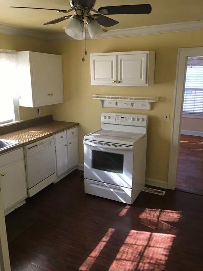 Building Photo - 2/1 Cottage in Shannon $1,095