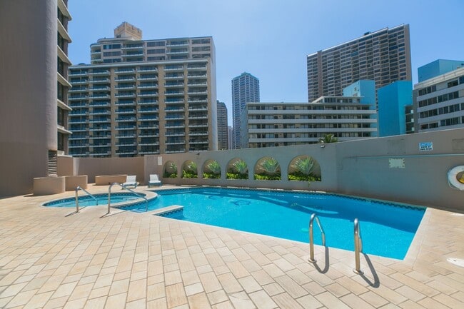 Building Photo - Canterbury Place - Fully renovated with hi...