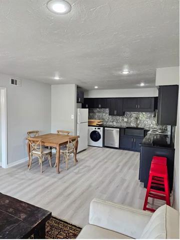 Building Photo - 5303 Fleetwood Oaks Ave