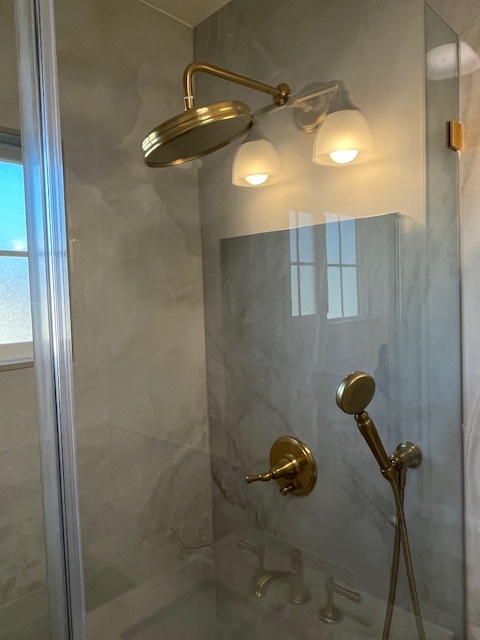 Shower fixtures - 2122 Arlington Ave