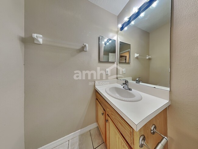 Building Photo - 8837 Royal Enclave Blvd