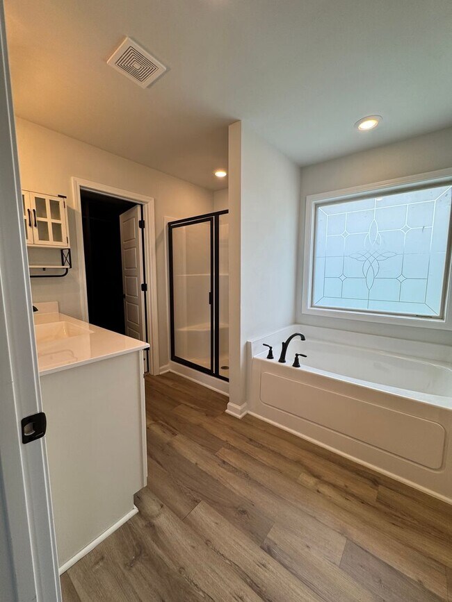 Building Photo - 203 Rye Cir