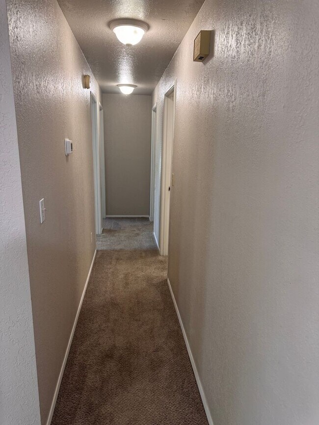 Building Photo - 5303 N Sky Vista Ave