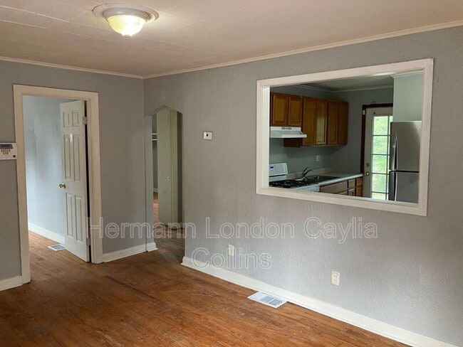 Building Photo - 815 Walters Dr