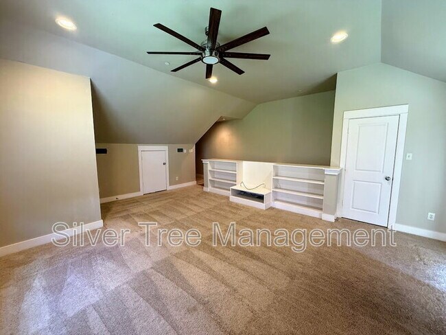 Building Photo - 3204 Wycliff Ave