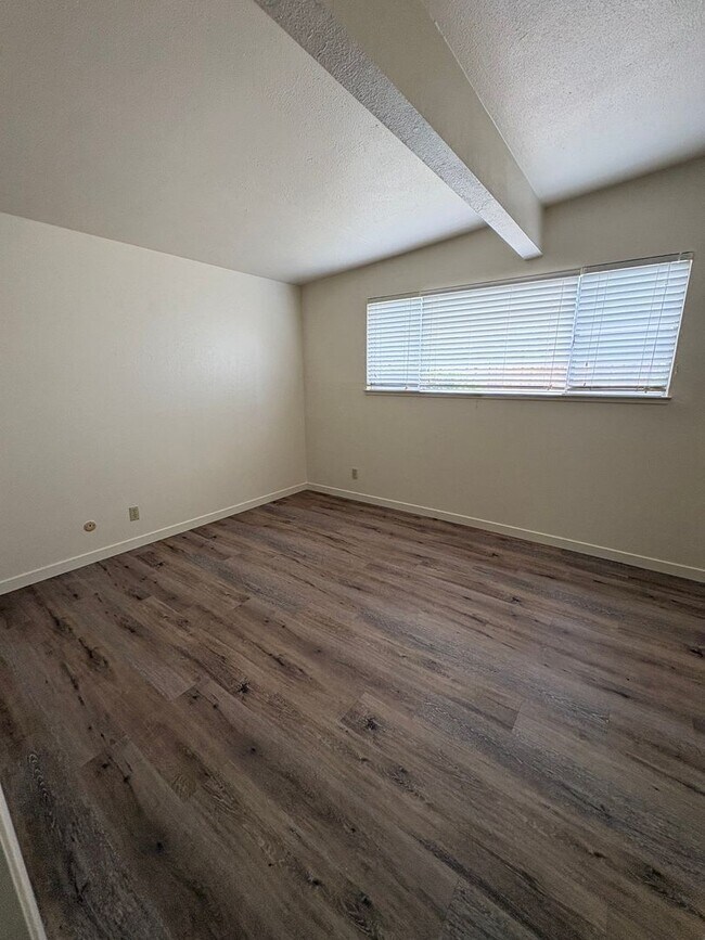 Building Photo - Halfplex in Central Davis