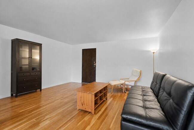 Building Photo - 116 71st St