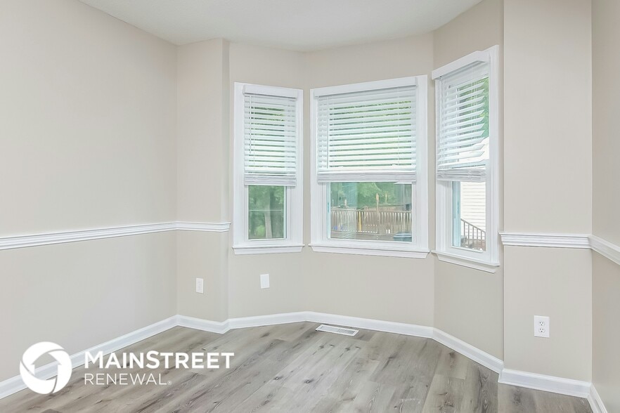 Building Photo - 208 Redberry Dr