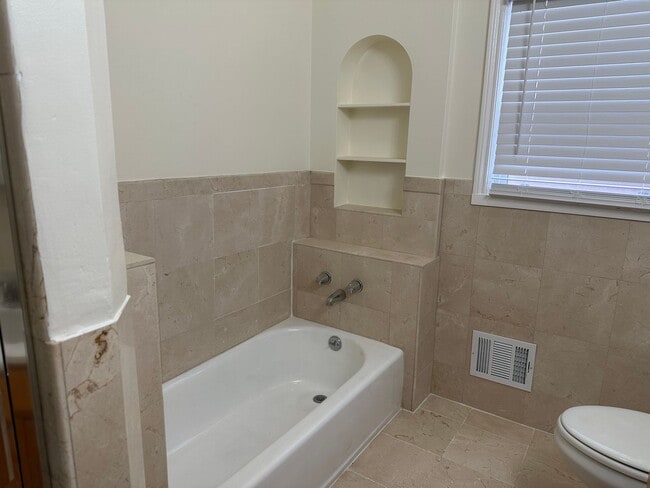 Building Photo - EPIC REA - Great Corner Lakeside Home - 3 ...