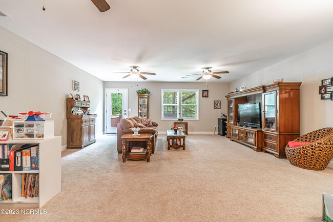 Building Photo - 55 Bridle Path Cir