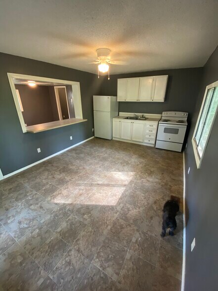 Building Photo - 136 Snyder Dr