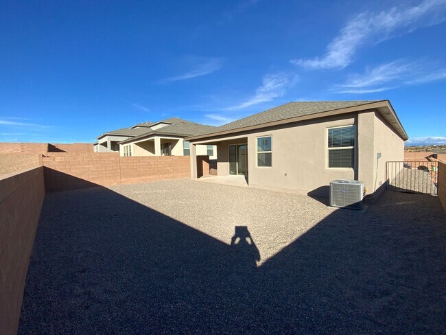 Building Photo - 3 Bedroom Single Story New Build in Lomas Encantadas in Rio Rancho!