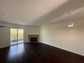 Building Photo - 7405 Charmant Dr
