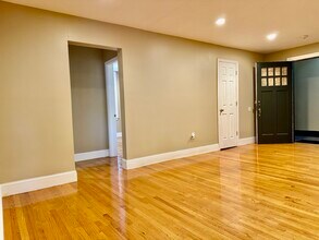 Building Photo - 76 Egmont St