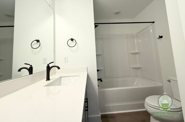 Building Photo - 515 Harebell Wy