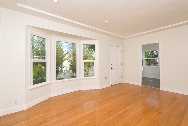 Building Photo - 1517 S Orange Grove Ave