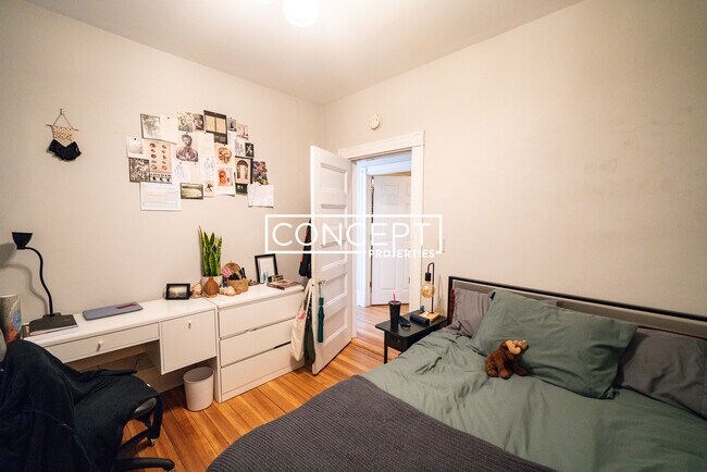 Building Photo - 98 Calumet St