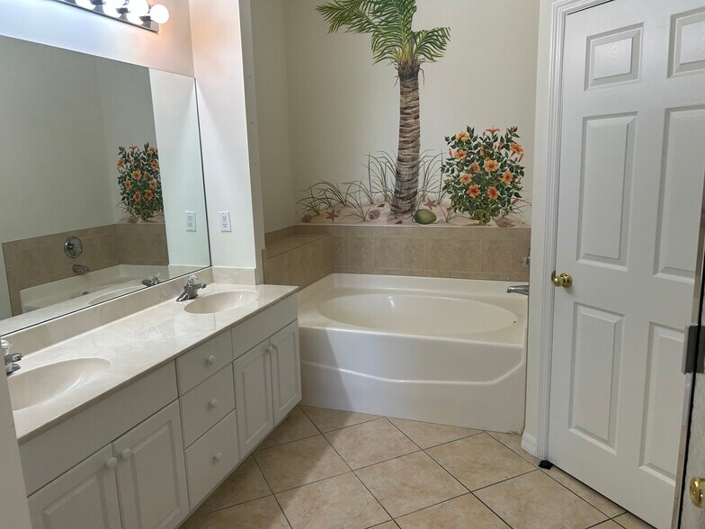 Building Photo - 11880 Bayport Ln