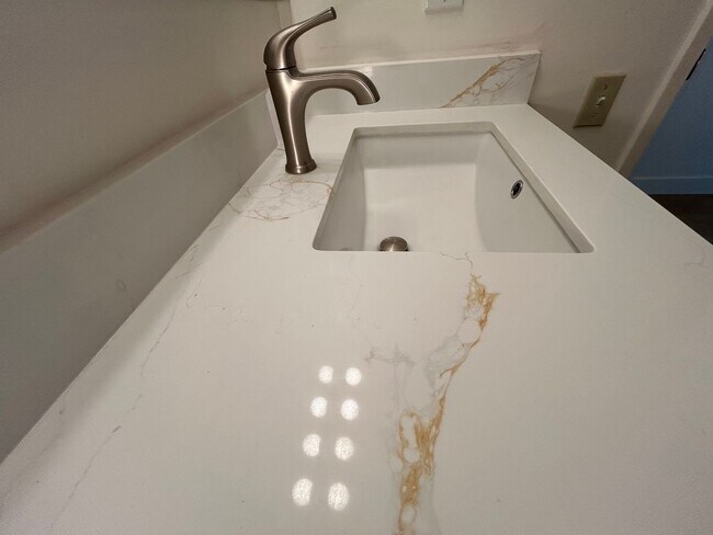 Building Photo - Beautifully Renovated 4 Bedroom 2 Bath Sin...