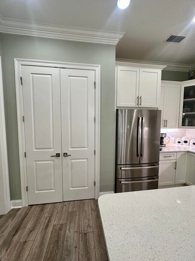 Building Photo - 613 Tulip Tree Way