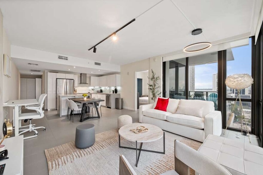 Building Photo - 1600 NE 1st Ave