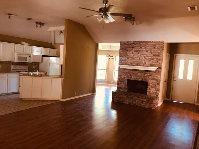 Building Photo - 1115 Hilton Dr