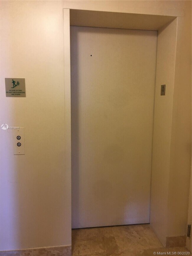 Building Photo - 100 S Birch Rd