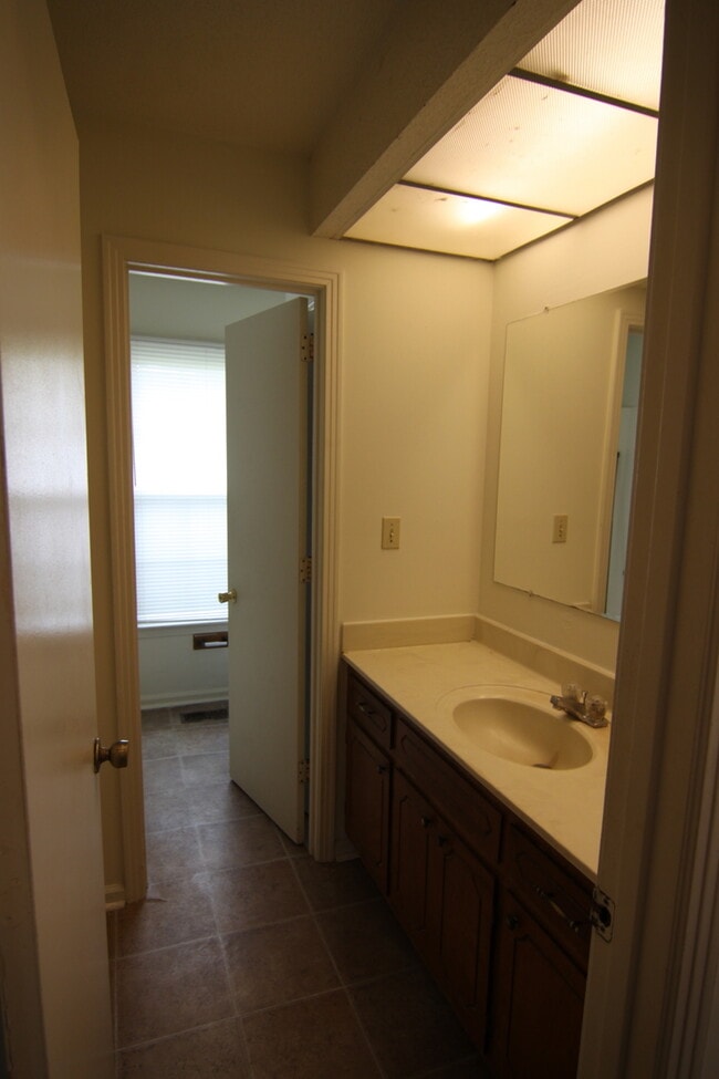 Building Photo - 4 Bedroom Pet Friendly Home For Rent Near Post!