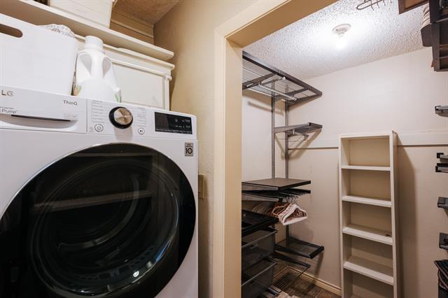 Building Photo - 5916 Birchbrook Dr