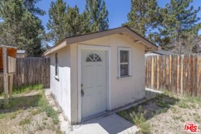 Building Photo - 320 E Tiger Lily Dr