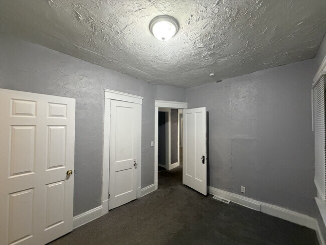 Building Photo - 10602 Earle Ave