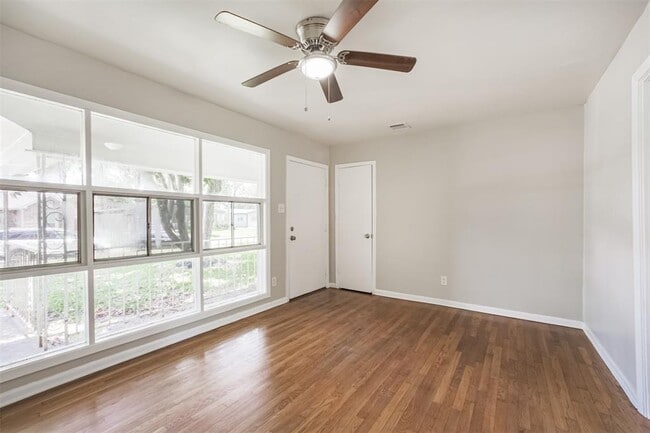 Building Photo - 1306 Glencrest Dr