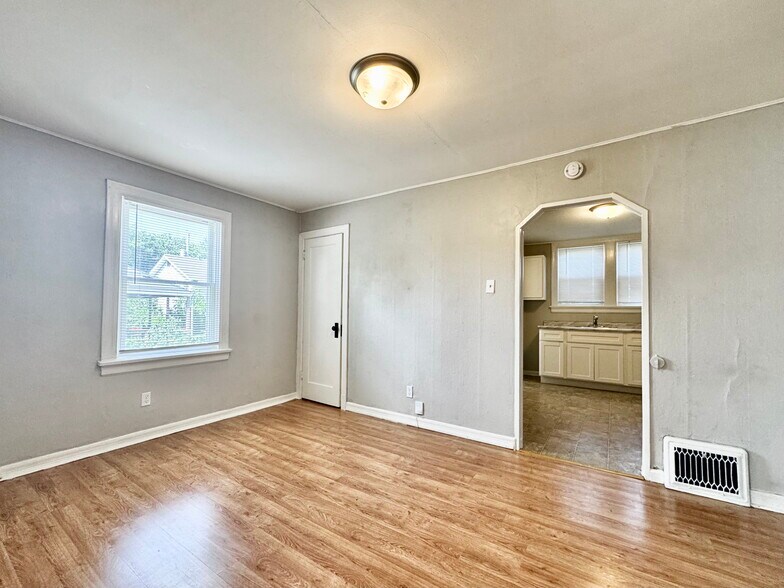 Building Photo - 9760 Clyde Ave