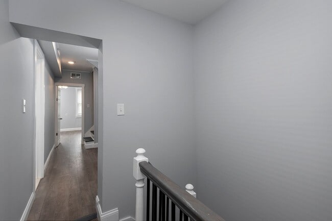 Building Photo - 917 Binney St